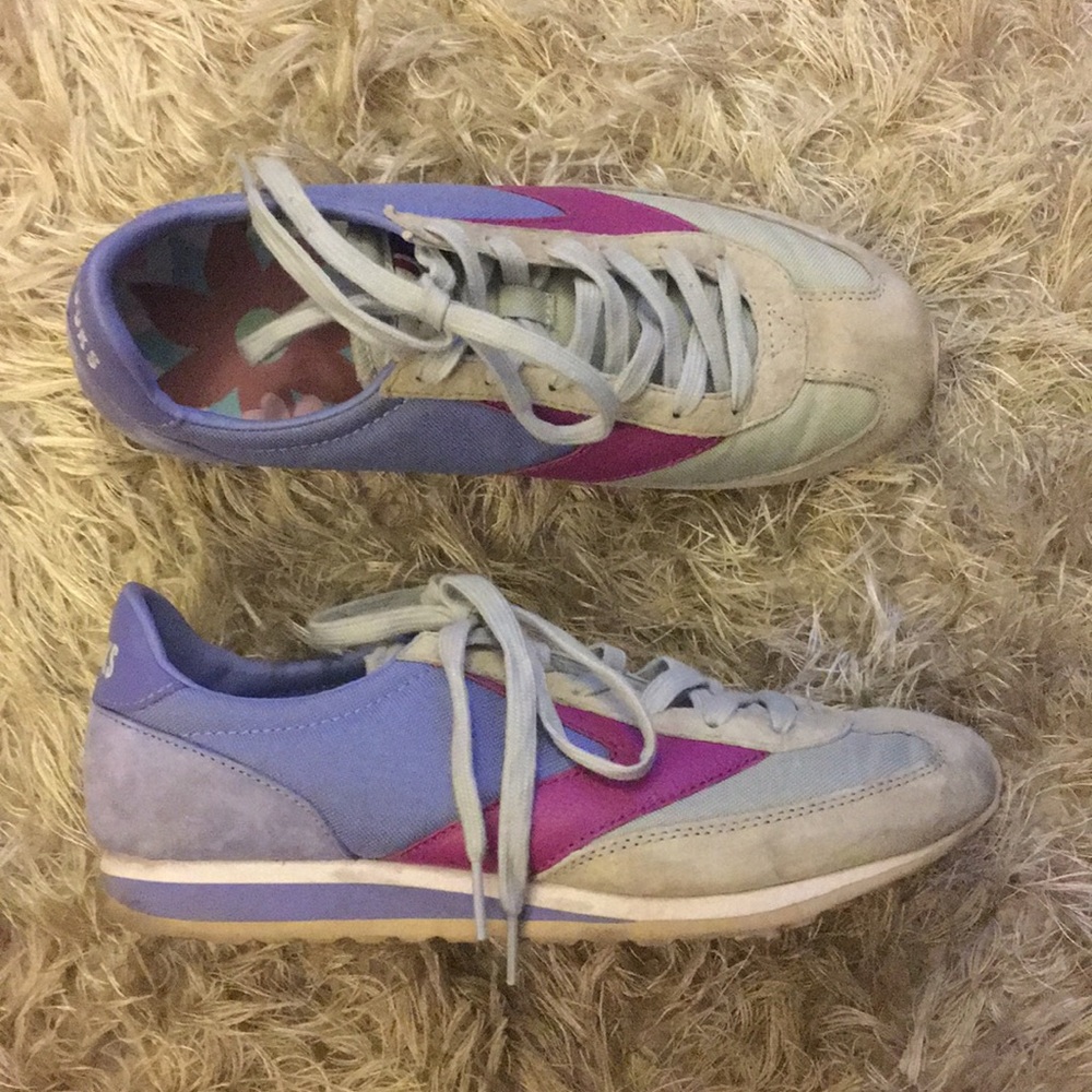 Brooks lavender magenta grey sneakers sz 9